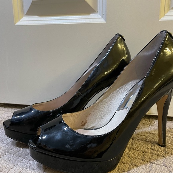 MICHAEL KORS York Black Patent Leather Peep Toe Stiletto Platform Heels Size 9 - Picture 1 of 4
